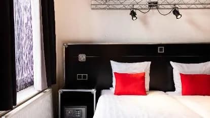 BackStage Hotel