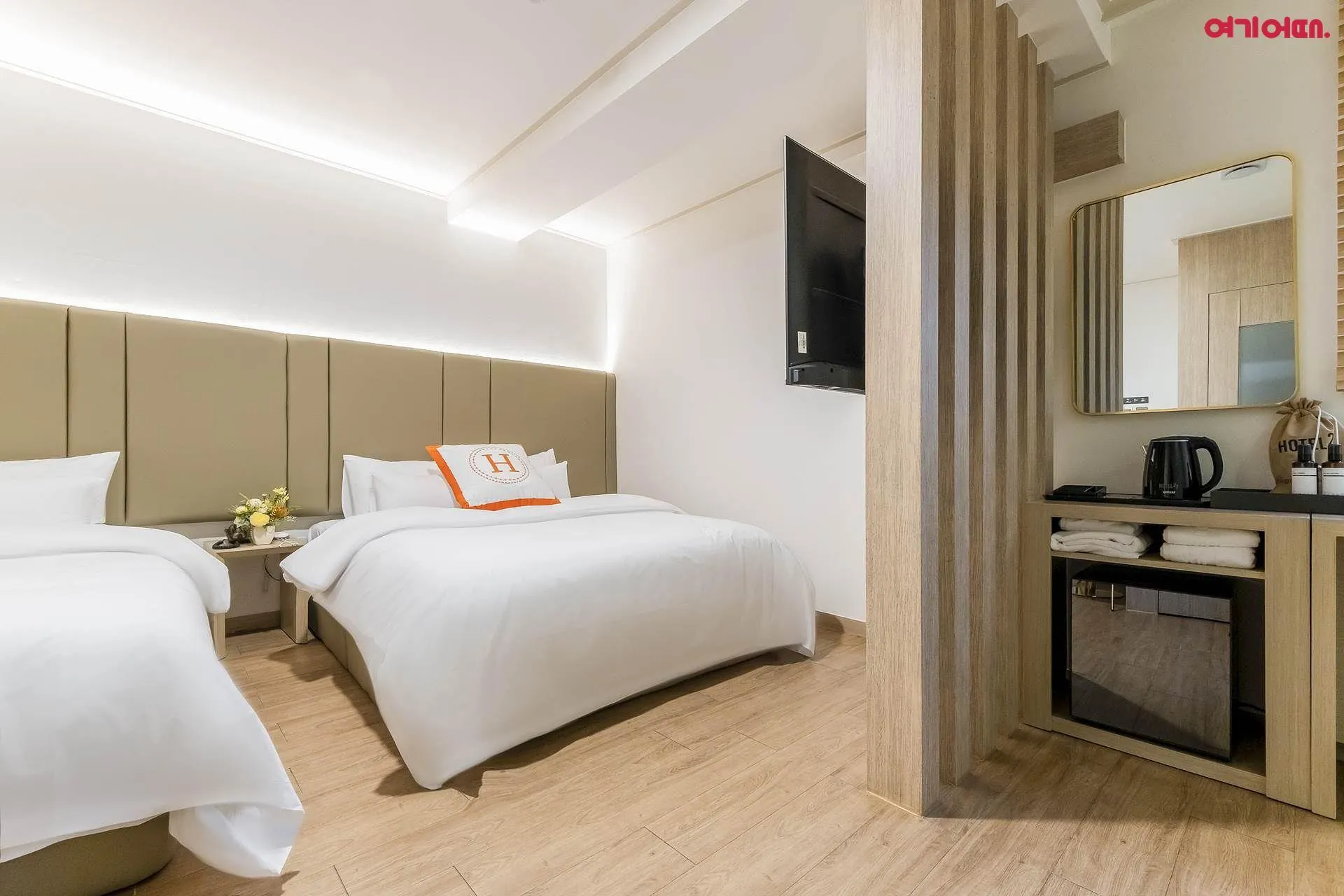HOTEL 27