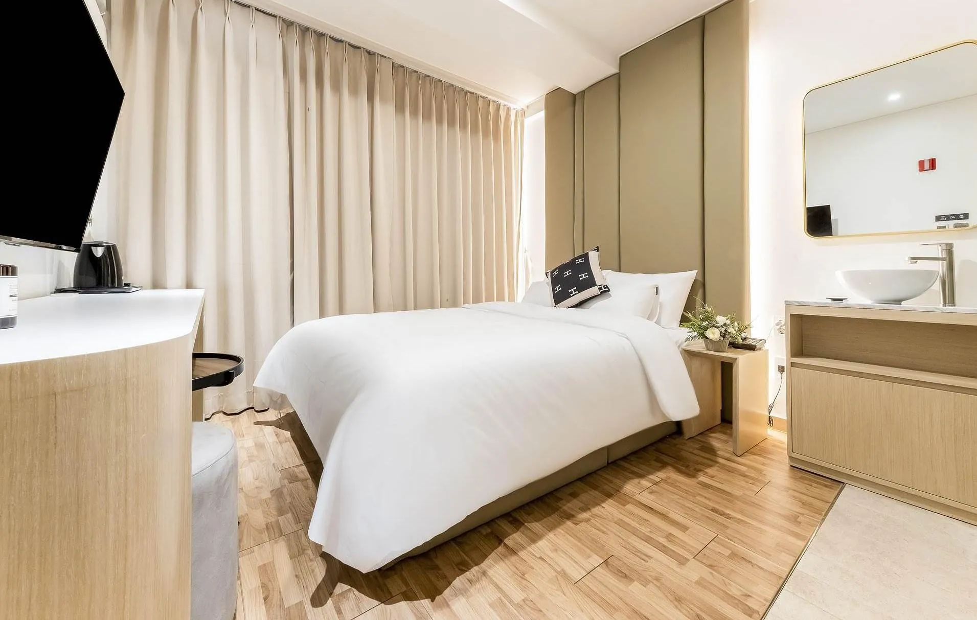 HOTEL 27