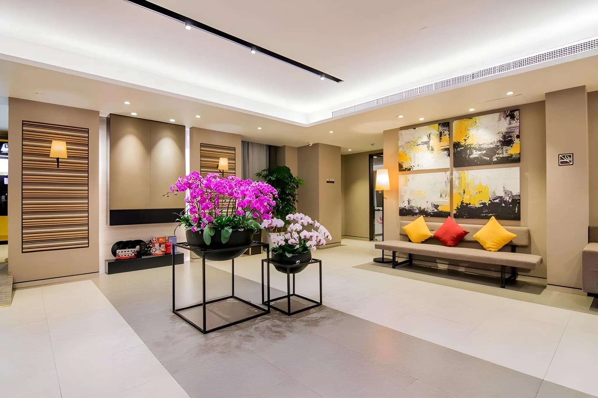 Home Inn Plus (Shanghai Bund Jinling East Road store)