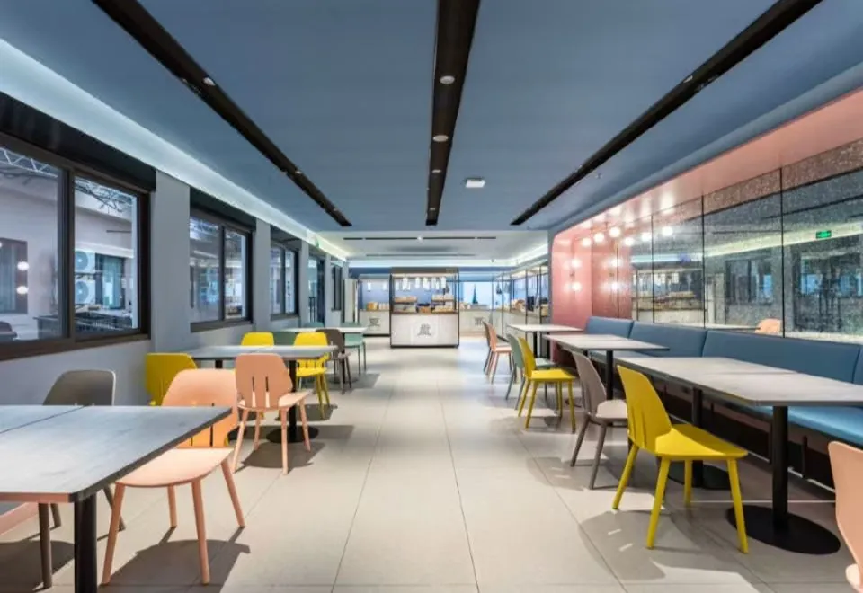 Yixuan Anlai Hotel (Shanghai Shangnan Road Chengshan Road Subway Station Store)