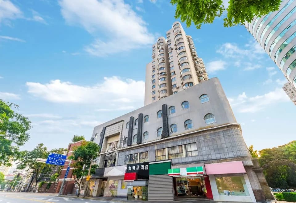 Jitai Hotel (Shanghai Dapu Road)