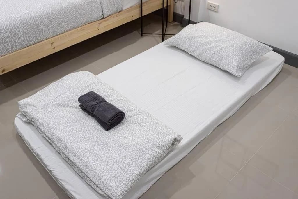 P1 Silom Pan large room full kitchen WIFI 4-6pax