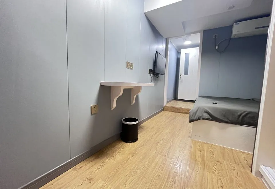 Qingyiwan Apartment (Shanghai Railway Station Jiangning Road Subway Station Branch)