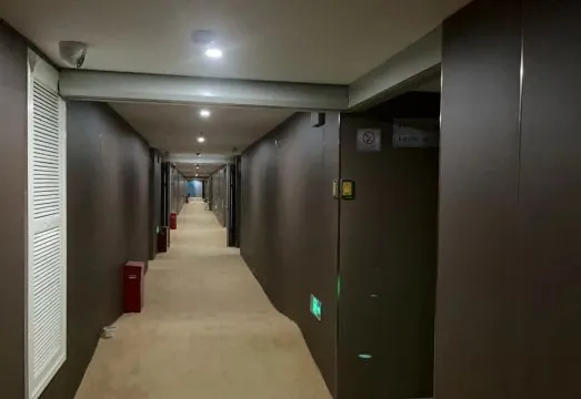 Qingyiwan Apartment (Shanghai Railway Station Jiangning Road Subway Station Branch)