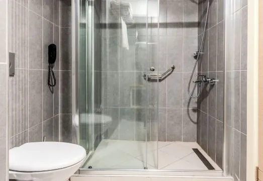 Roys Hotel & Suites