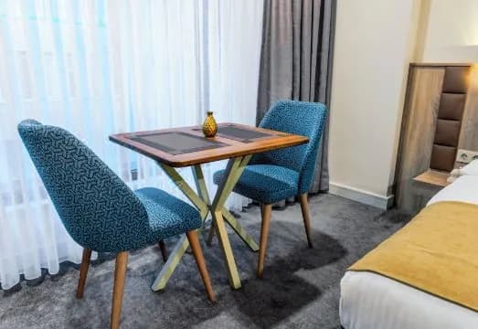 Roys Hotel & Suites