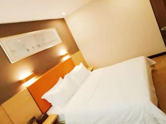 7 Premium (Guangzhou Baiyun International Airport & Renhe subway station)