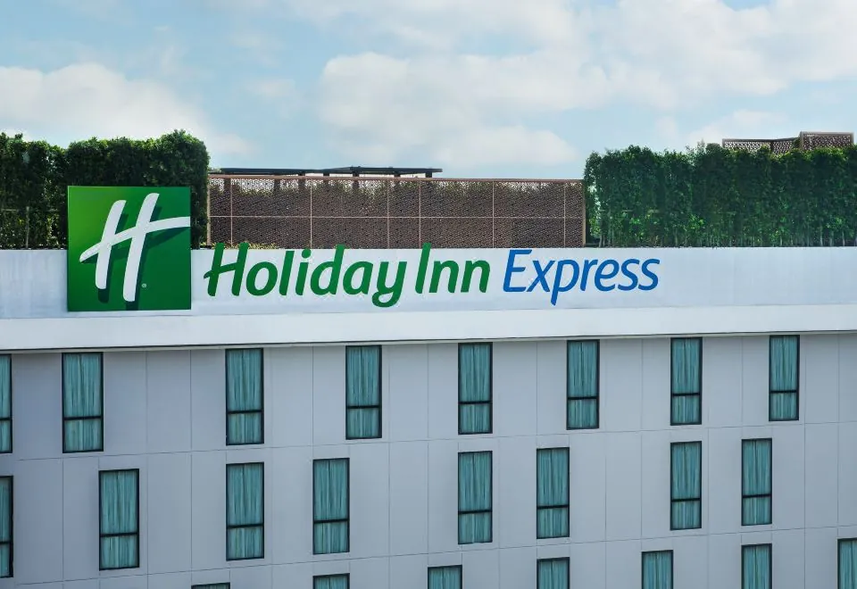 Holiday Inn Express Bangkok Soi Soonvijai, an Ihg Hotel