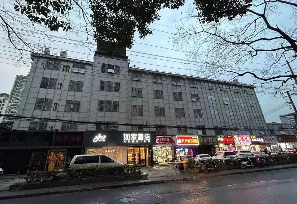 Motel 168 (Shanghai Yangpu Bridge Longchang Road Metro Station)