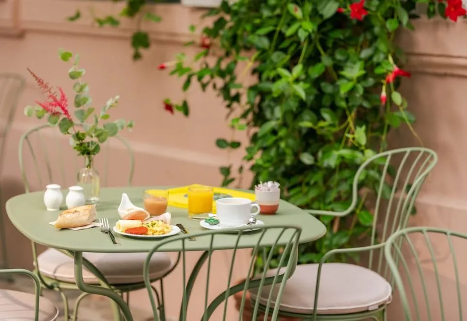 Hotel des Grandes Ecoles