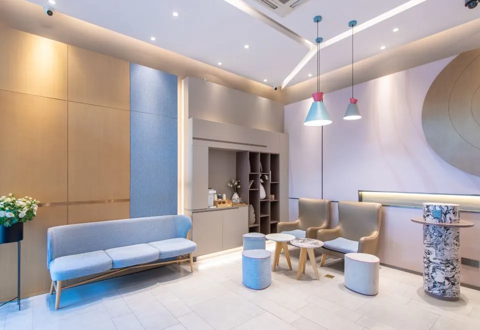 Pebble Hotel (Shanghai New International Expo Center Longyang Road Metro Station)