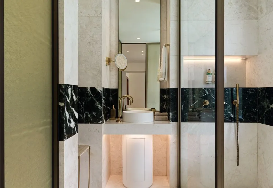 Anthology of Athens, The Leading Hotels of the World