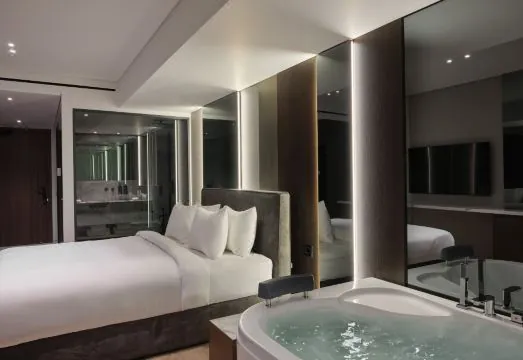 Nur Edge Aparthotel - Acropolis Skyline