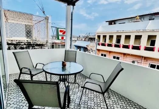 PJ Hostel & Bar