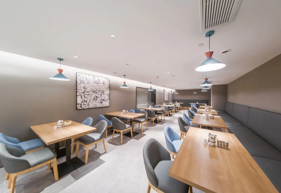 Home·NEO Hotel (Guangzhou Exhibition Center Pazhou Metro Station)