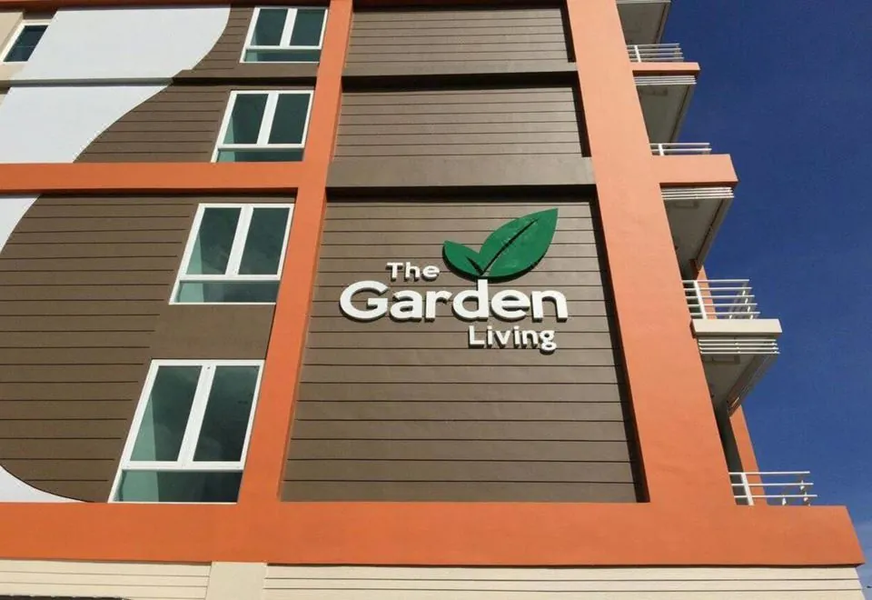 THE GARDEN LIVING