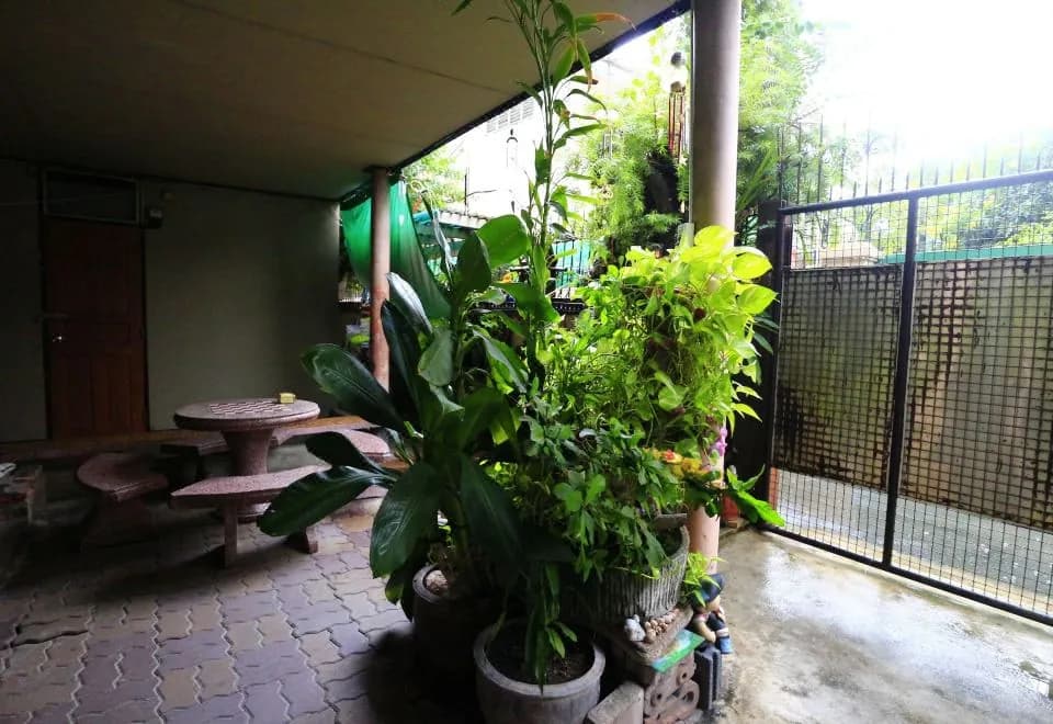Anurak Guesthouse