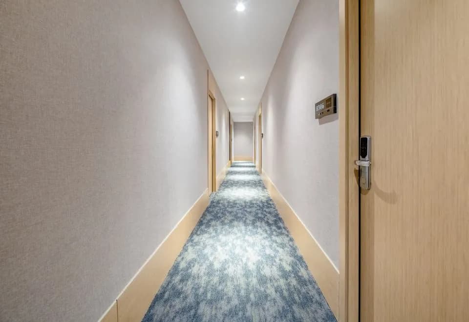 Zsmart Hotel (Shanghai Ningguo Road Subway Station)