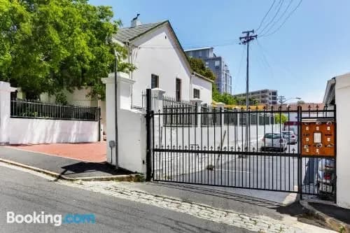 Backup-Powered Art Deco Cottage in de Waterkant