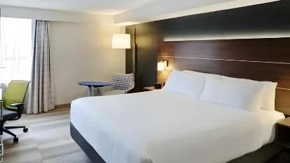 Holiday Inn Express Toronto Downtown, an IHG Hotel