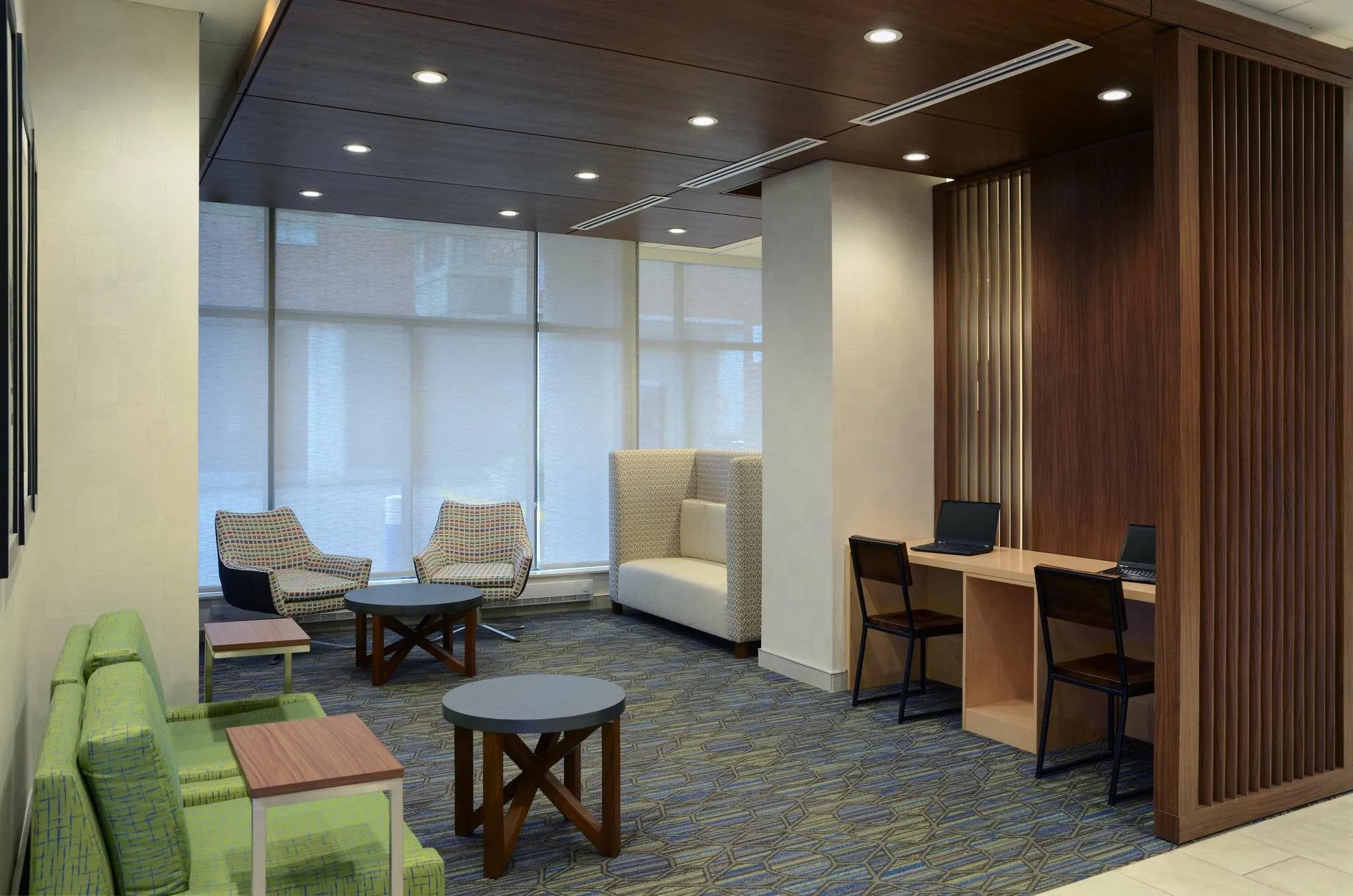 Holiday Inn Express Toronto Downtown, an IHG Hotel
