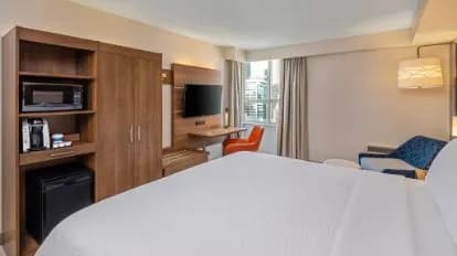 Holiday Inn Express Toronto Downtown, an IHG Hotel