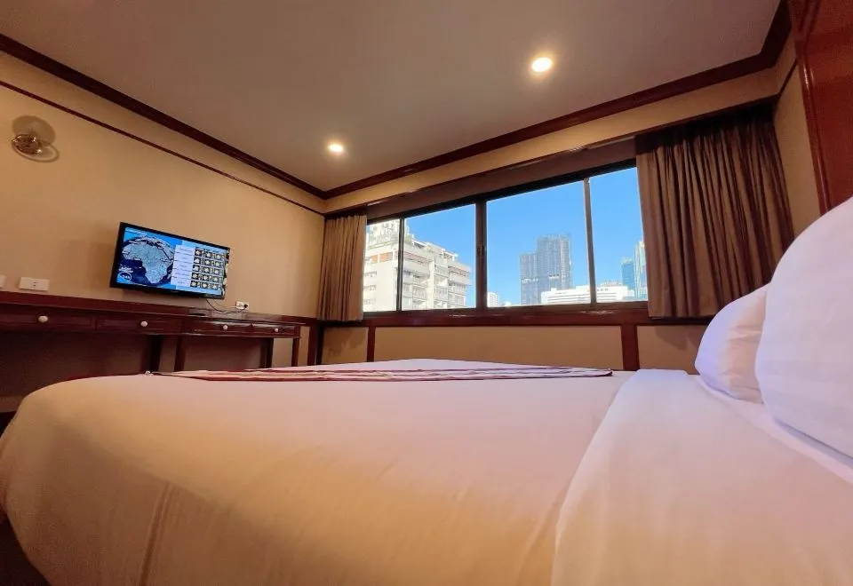 The Promenade Hotel