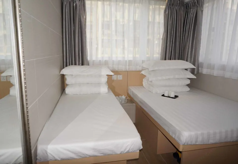 Happy Motel