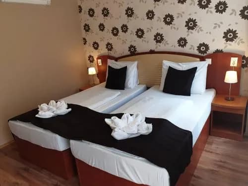 Six Inn Hotel