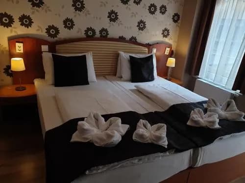 Six Inn Hotel