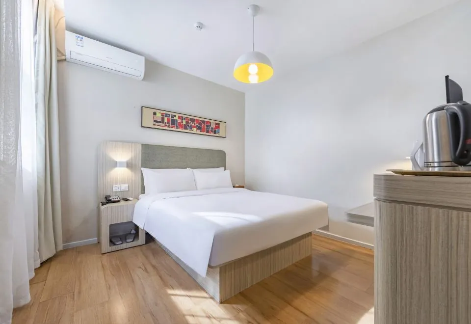 Hanting Hotel (Shanghai Hongqiao Road Metro Station)
