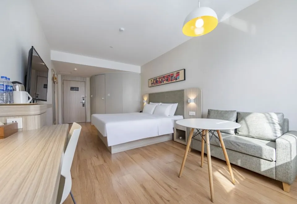 Hanting Hotel (Shanghai Hongqiao Road Metro Station)