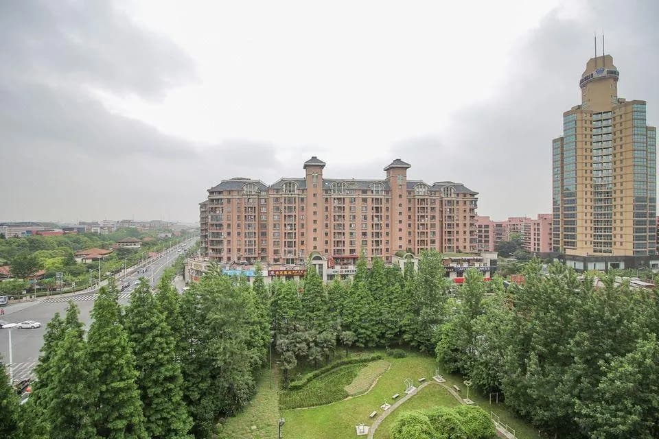 iFamily Apartment Hotel (Shanghai Hongfeng Road)