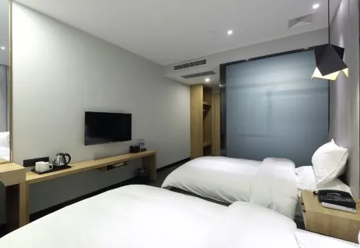 Foster Hotel (Shanghai Baoshan Road Subway Station)