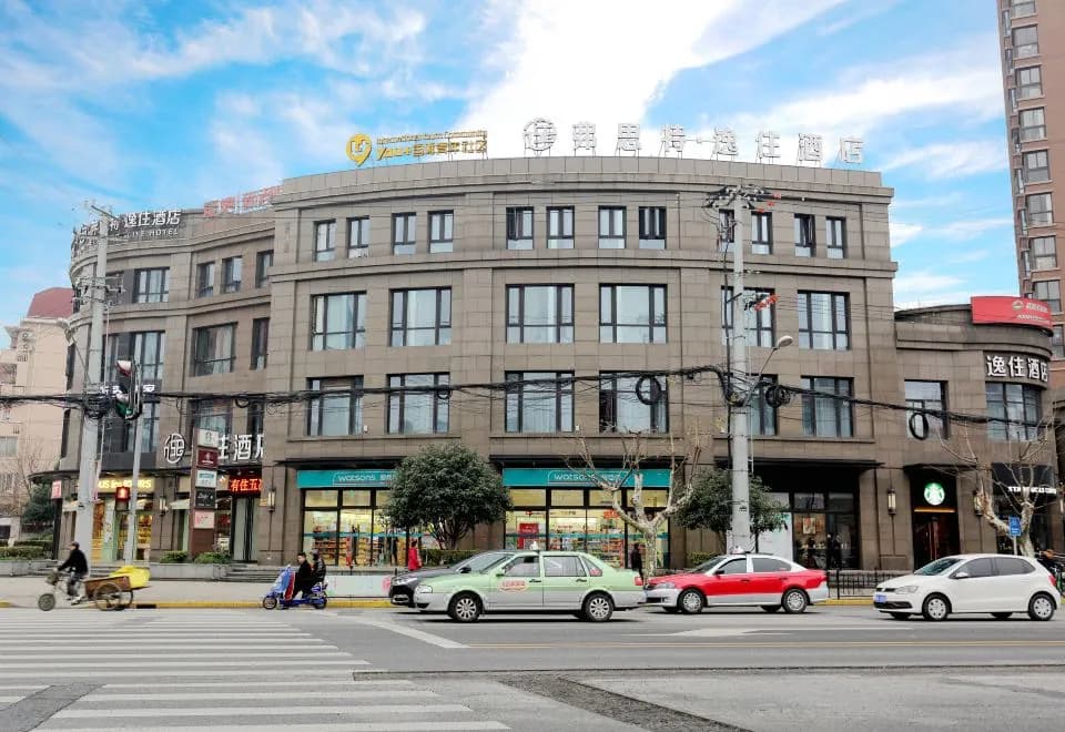 Foster Hotel (Shanghai Baoshan Road Subway Station)