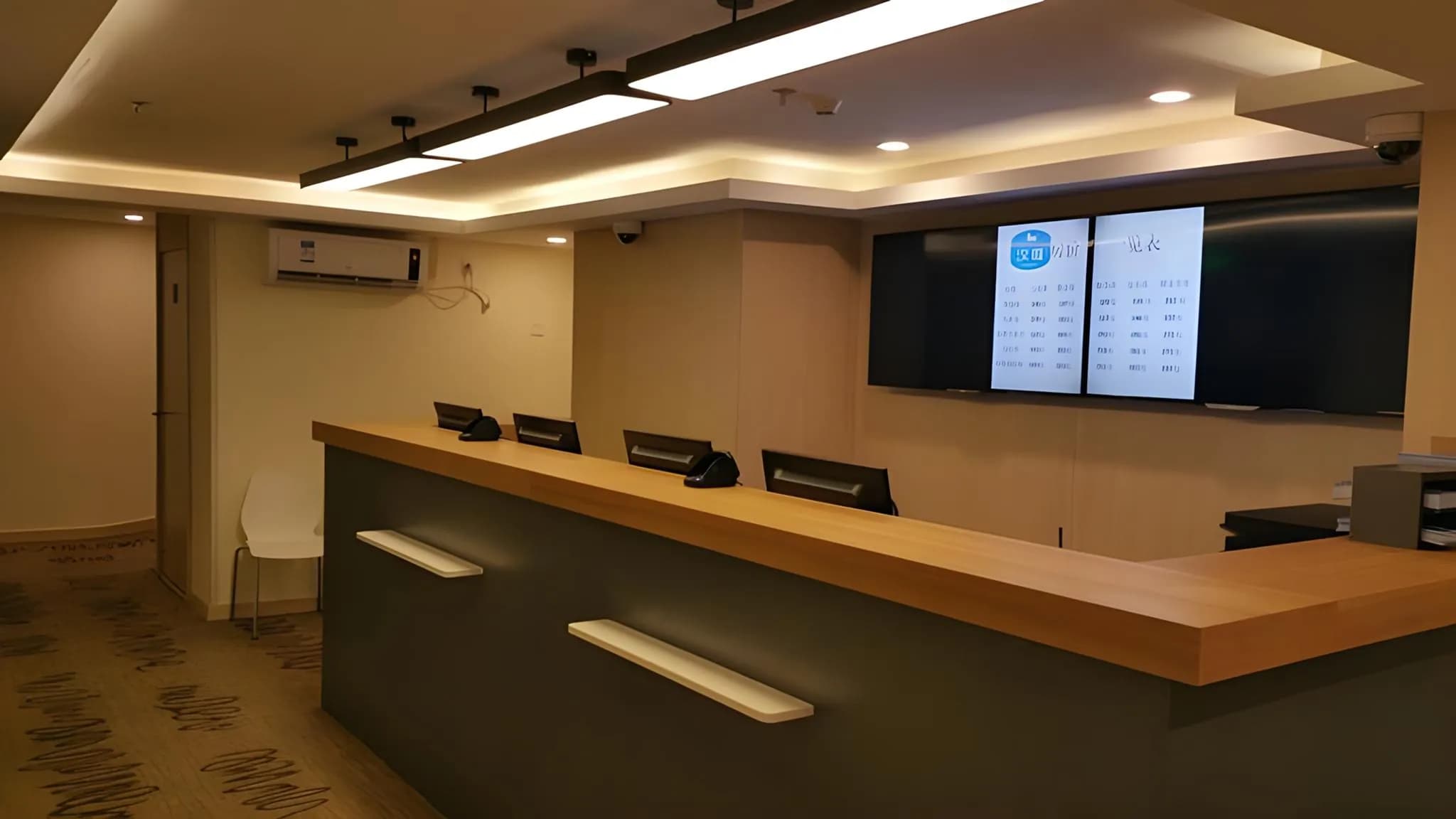 Hanting Hotel (Shanghai Fujian Middle Road, Pedestrian Street)