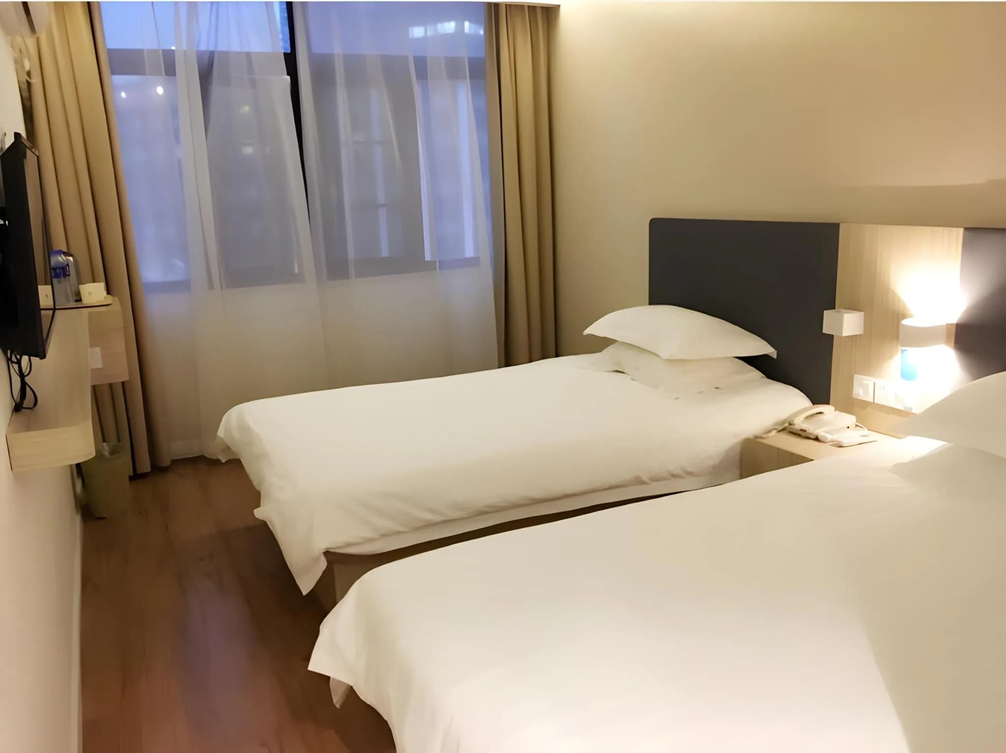 Hanting Hotel (Shanghai Fujian Middle Road, Pedestrian Street)