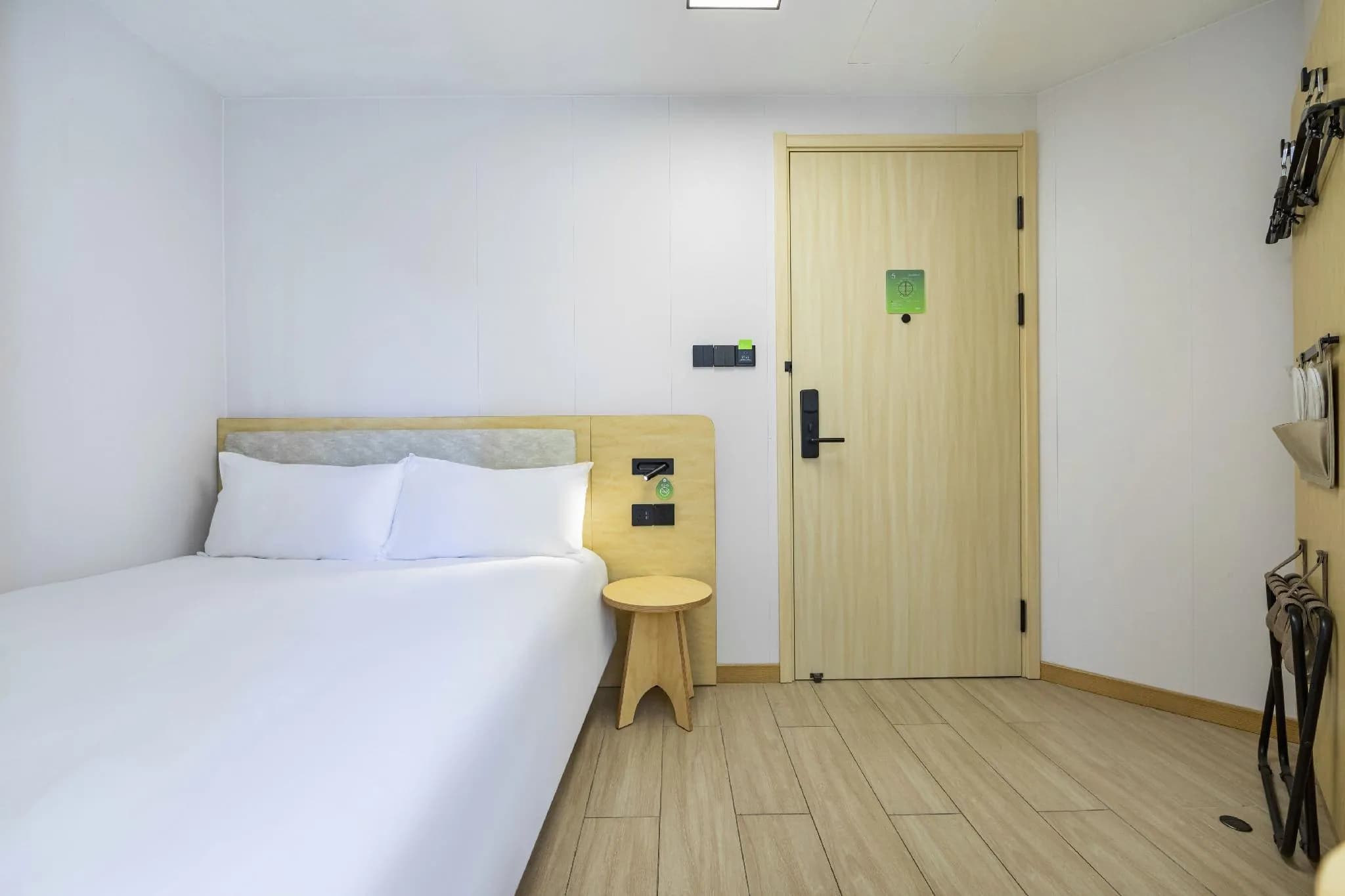 Hi Inn Hotel (Shanghai Bund Nanjing Road Pedestrian Street)