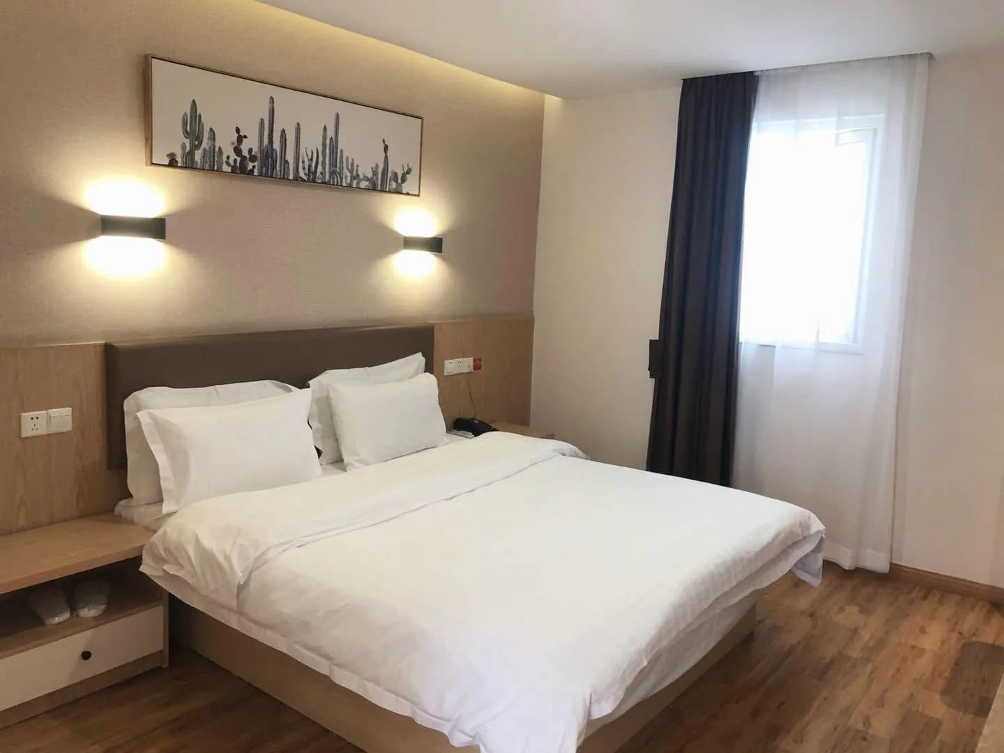 7 Days Premium Hotel Shanghai Xujiahui Longhua Road Metro station