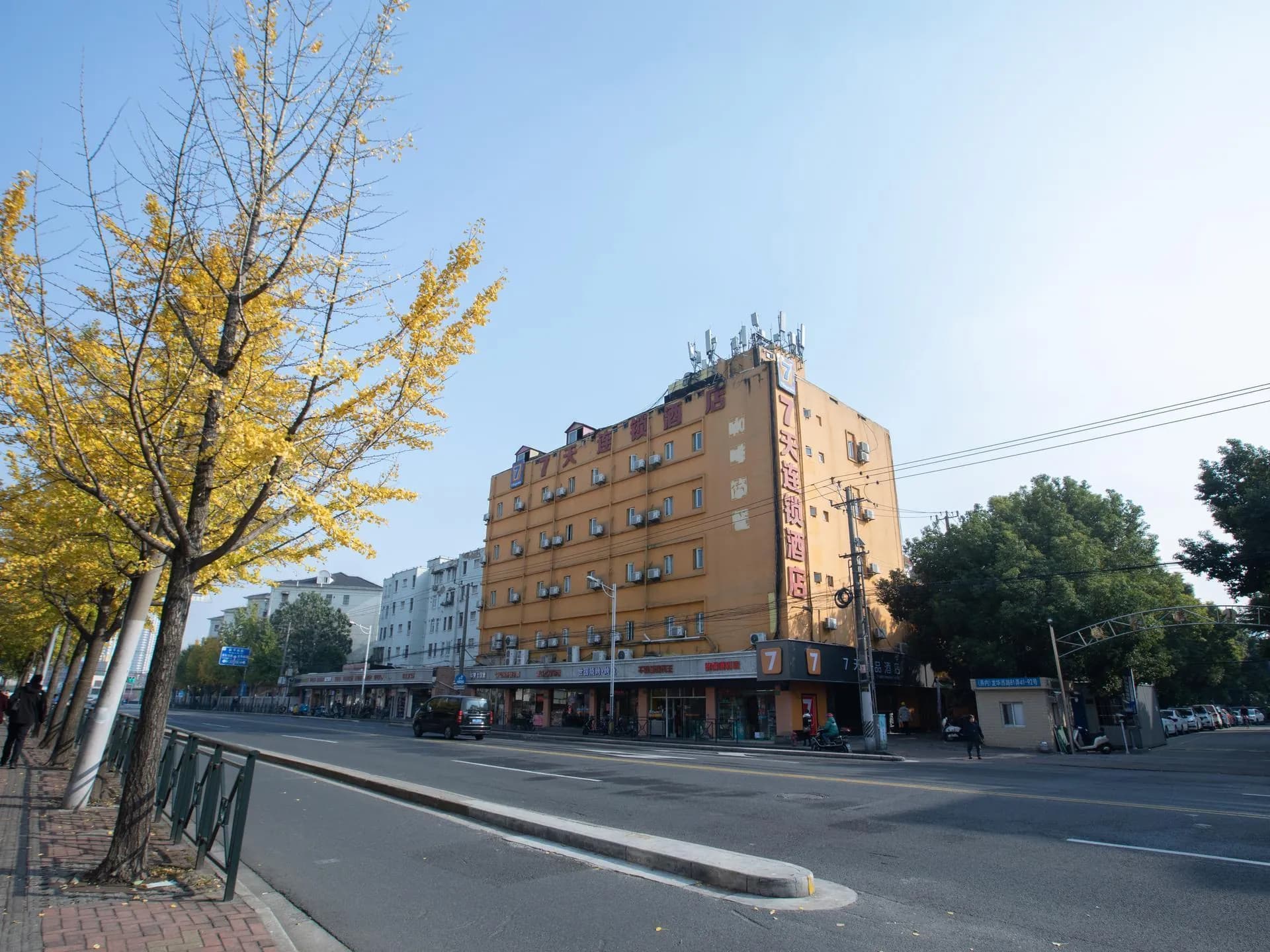 7 Days Premium Hotel Shanghai Xujiahui Longhua Road Metro station