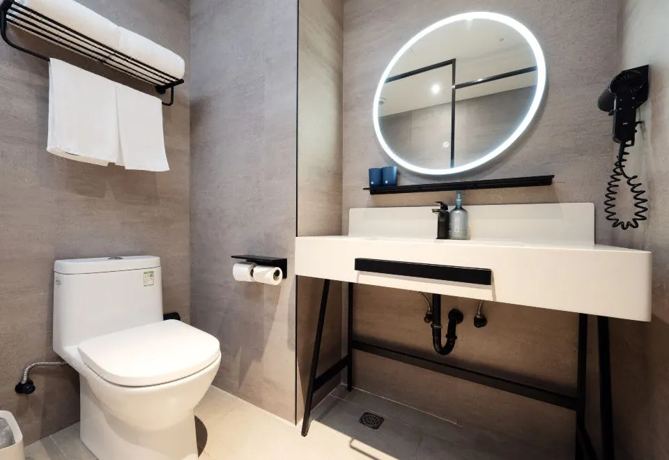 Hanting Hotel (Shanghai Babaiban Pudian Road Metro Station)