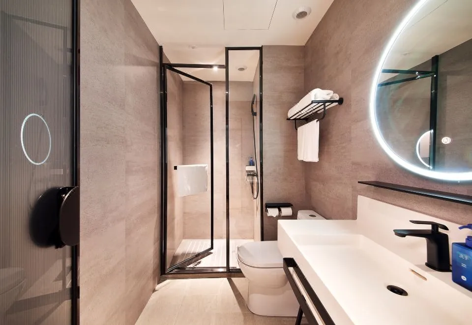 Hanting Hotel (Shanghai Babaiban Pudian Road Metro Station)