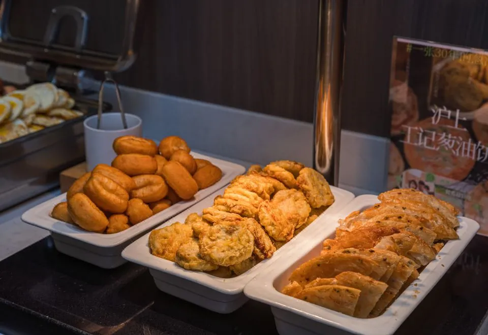 Hanting Youjia Hotel (Shanghai West Nanjing Road Metro Station)