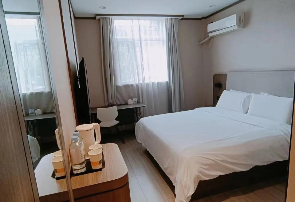 Hanting Hotel (Shanghai Zhangjiang Guanglan Road Metro Station)