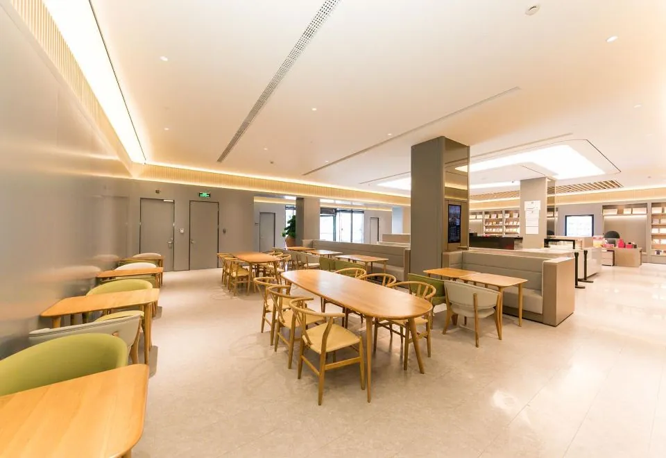 Yiting All Seasons Hotel (Shanghai Lupu Bridge)
