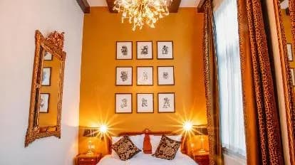 Ambassade Hotel
