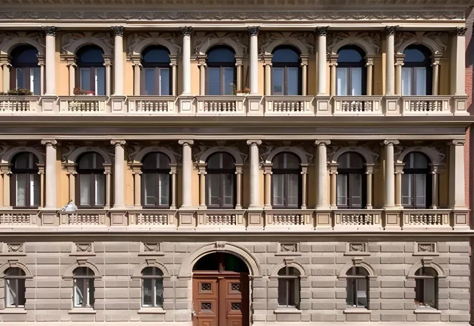 House Octogon