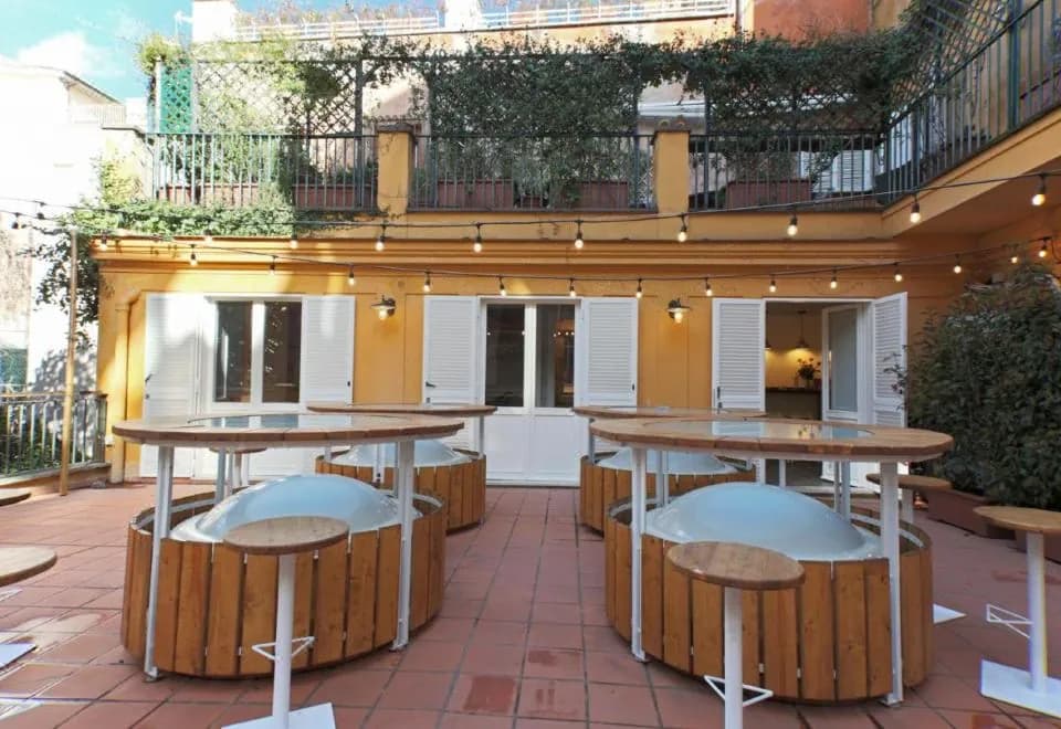 Trevi Contemporary Suite