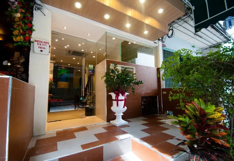 Royal Express Inn